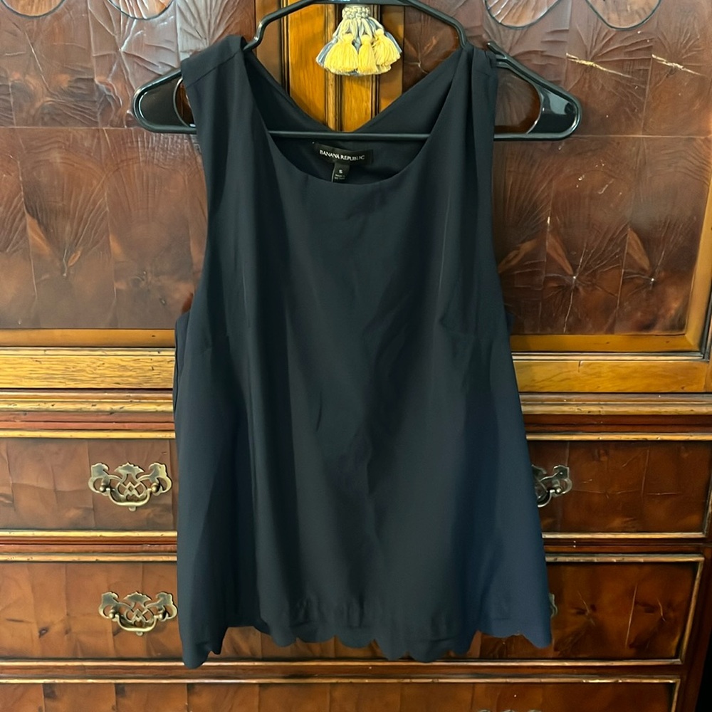 Banana Republic Scallop hemmed Top